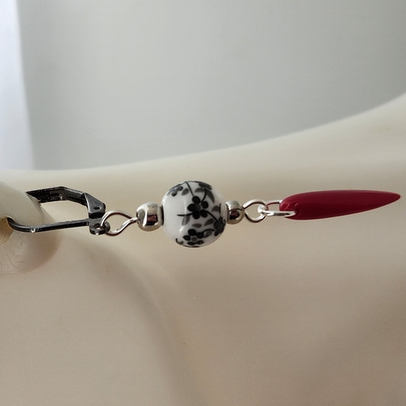 Red and Black Skull Dangle Earrings - Picture 3 of 6